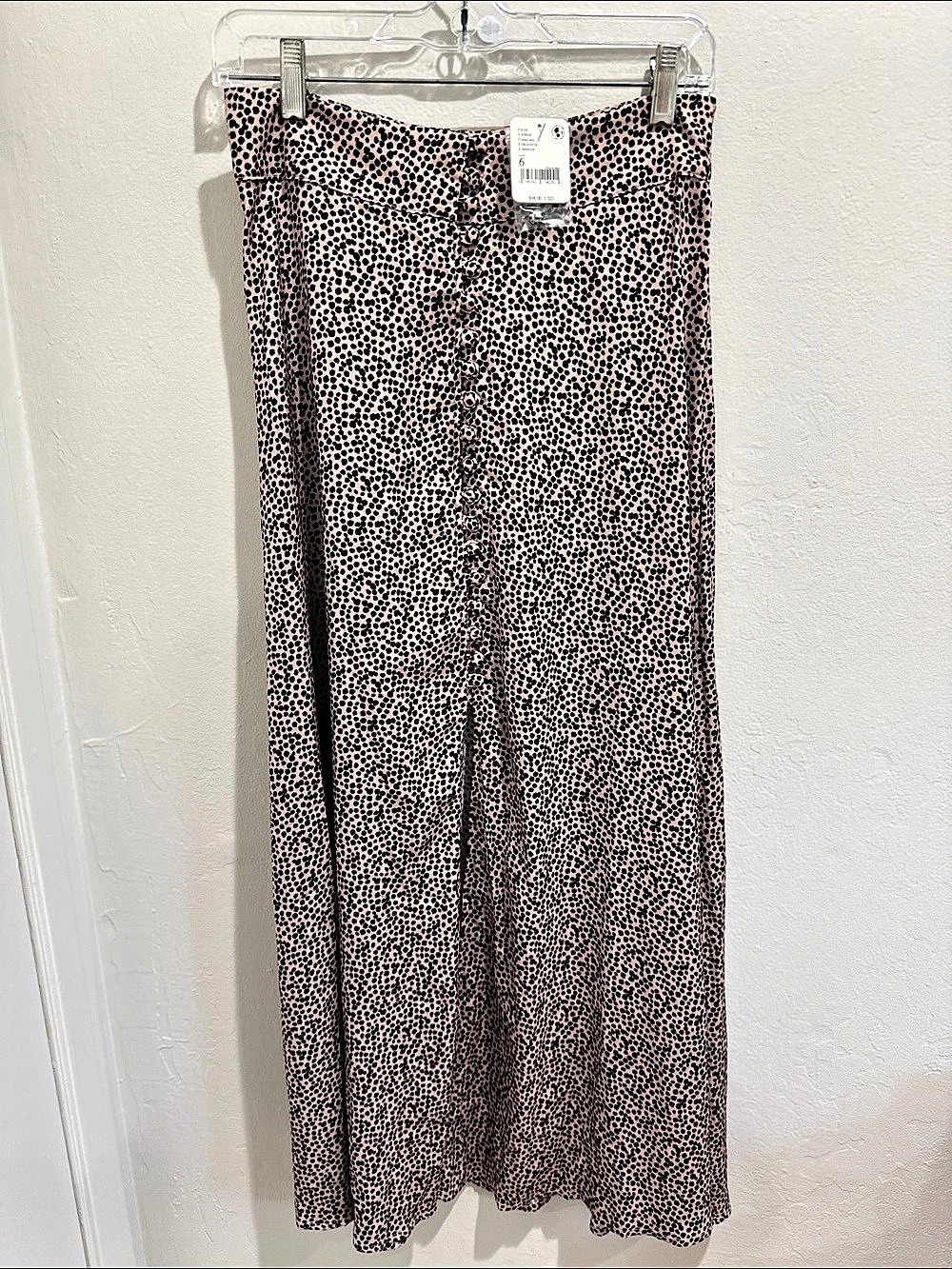 Free People button front Midi Skirt with front slit. tan & Black Size 6 NWT